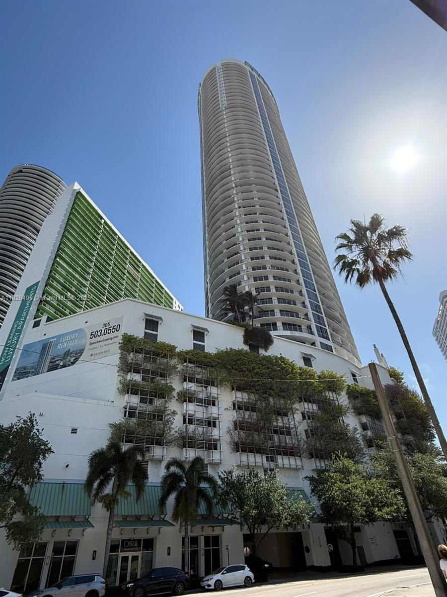 image Opera Tower Condo1