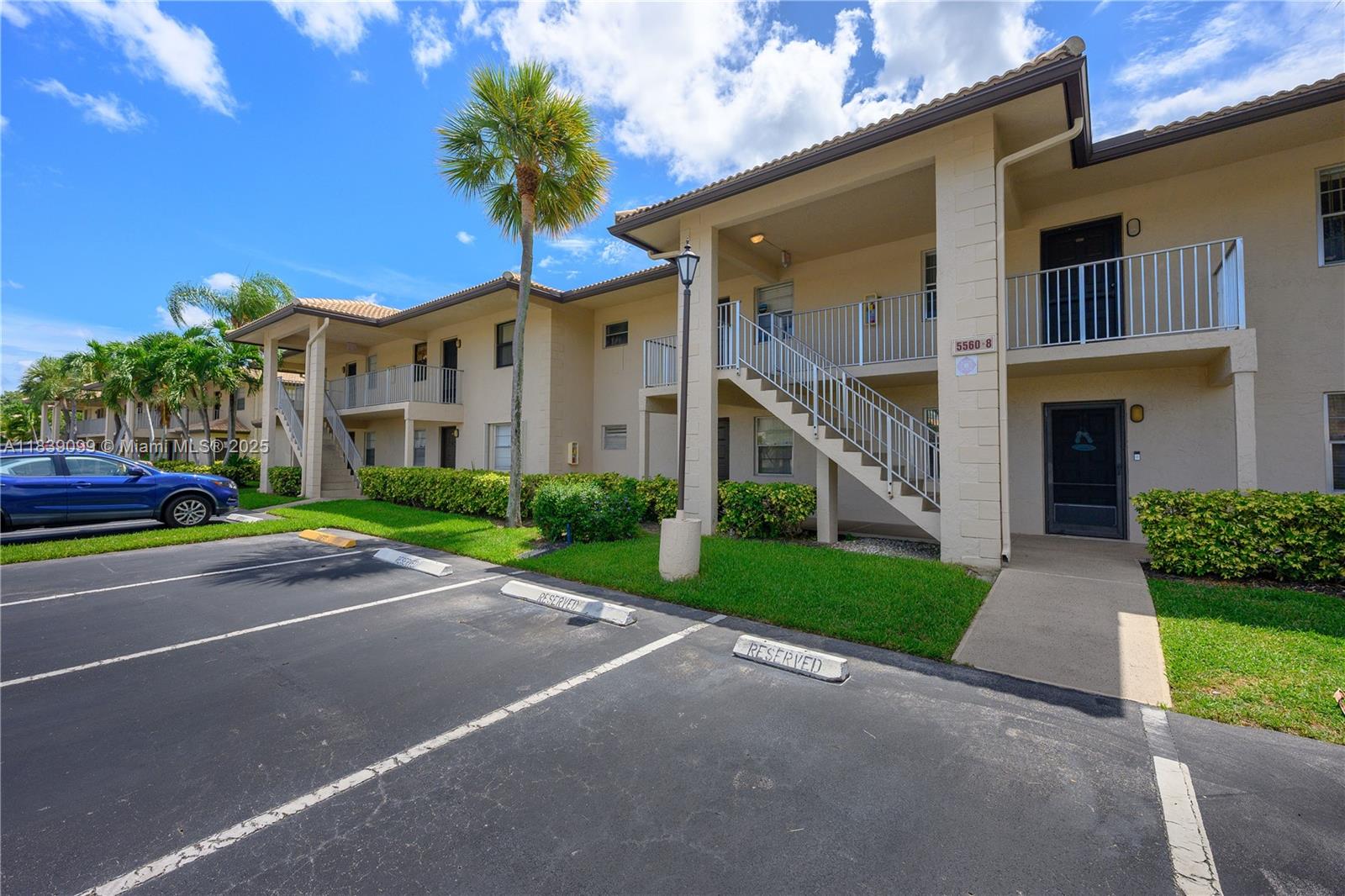 5560 Lakeside Dr #204