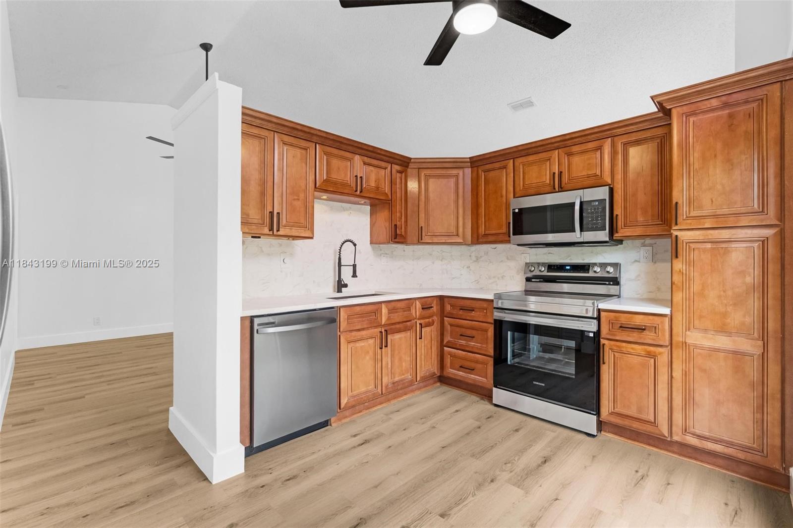 605 Laurel Way