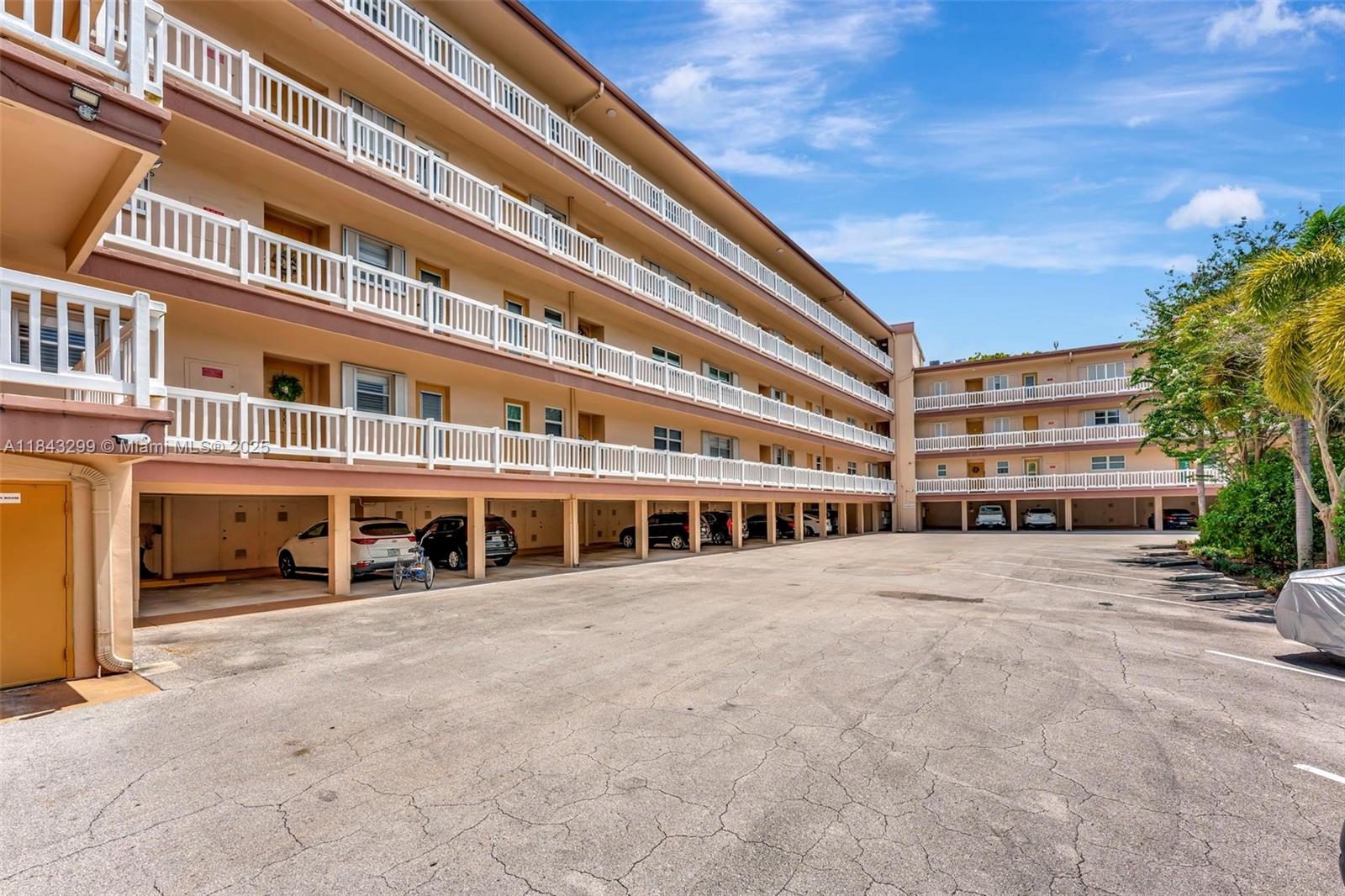 6751 Cypress Rd #306