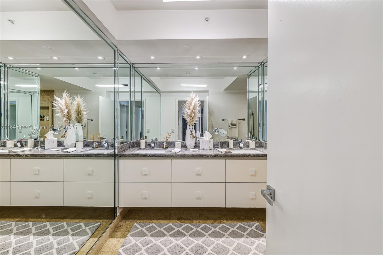 image Green Diamond Condo24