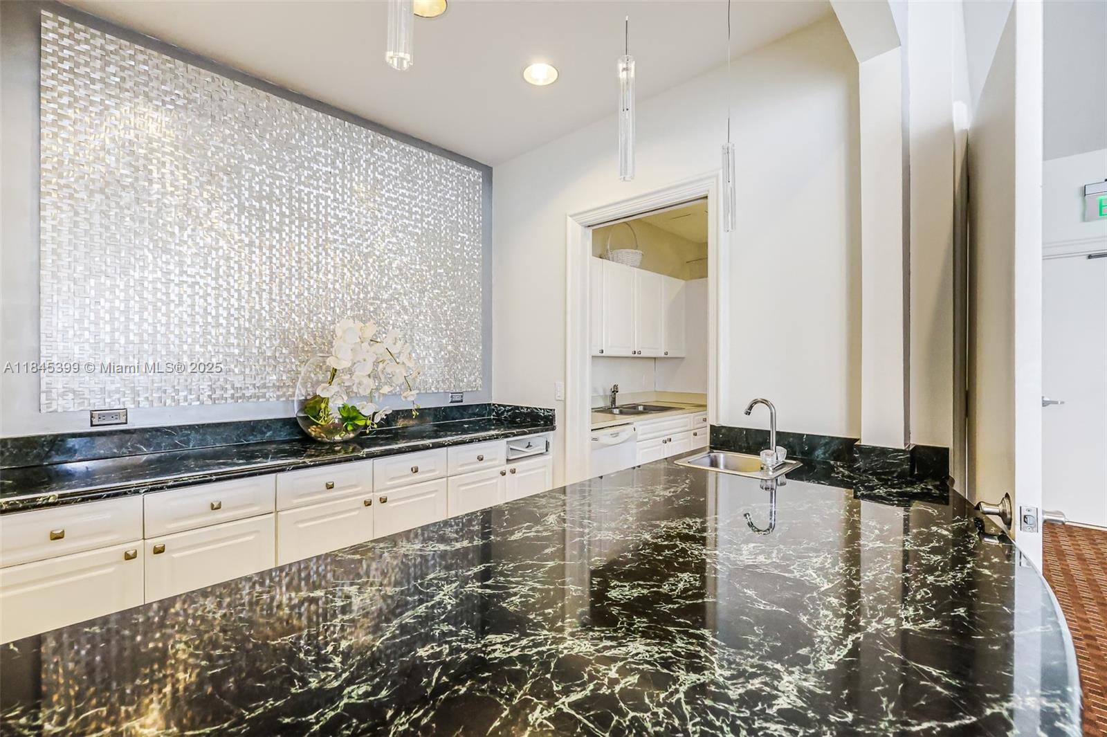 image Green Diamond Condo69