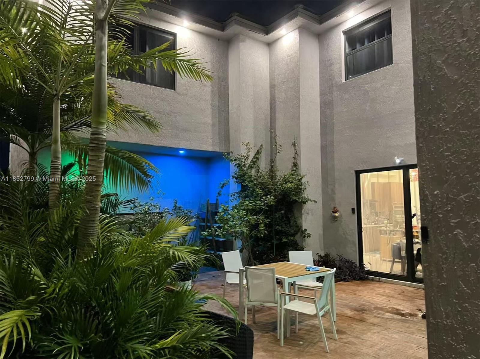 8910 NW 160th Ter Miami Lakes, FL 33018