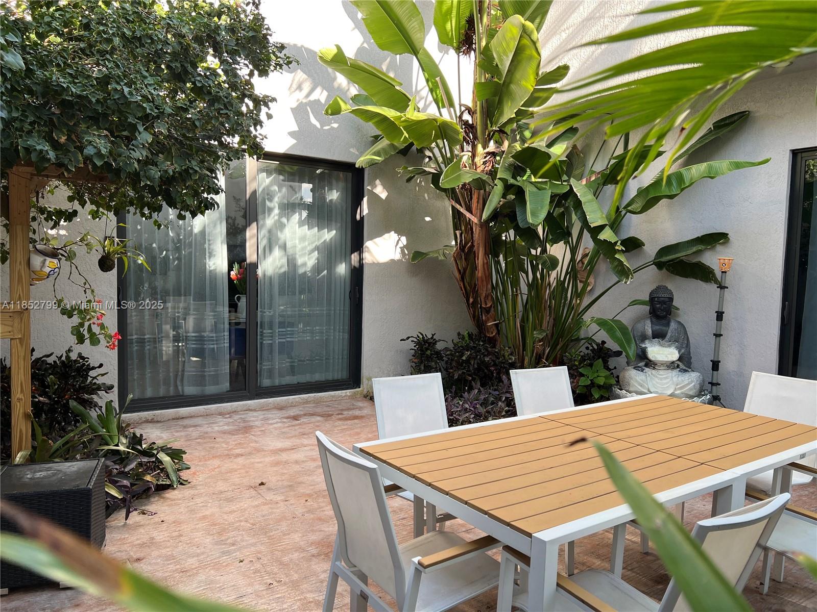 8910 NW 160th Ter Miami Lakes, FL 33018