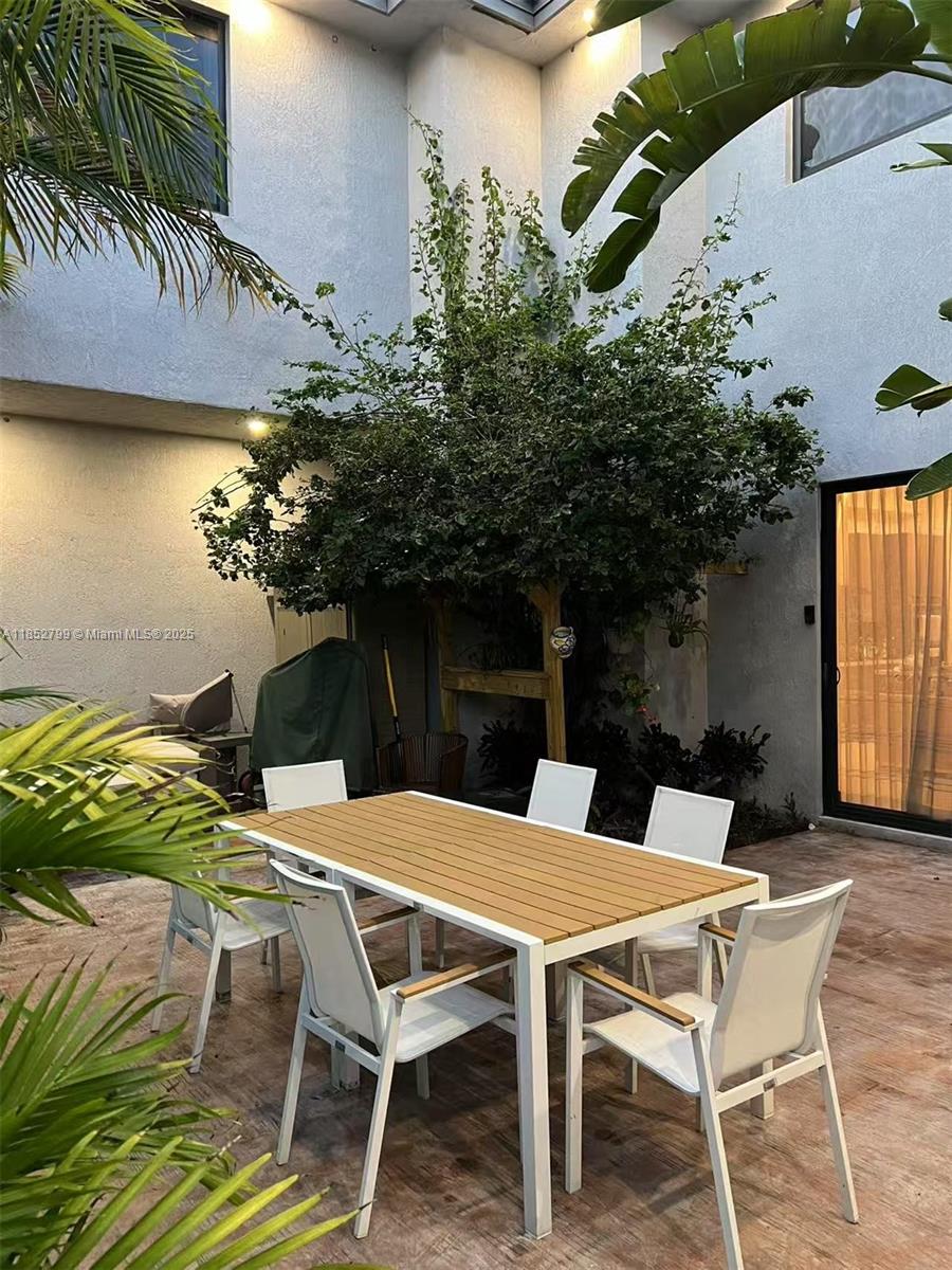 8910 NW 160th Ter Miami Lakes, FL 33018