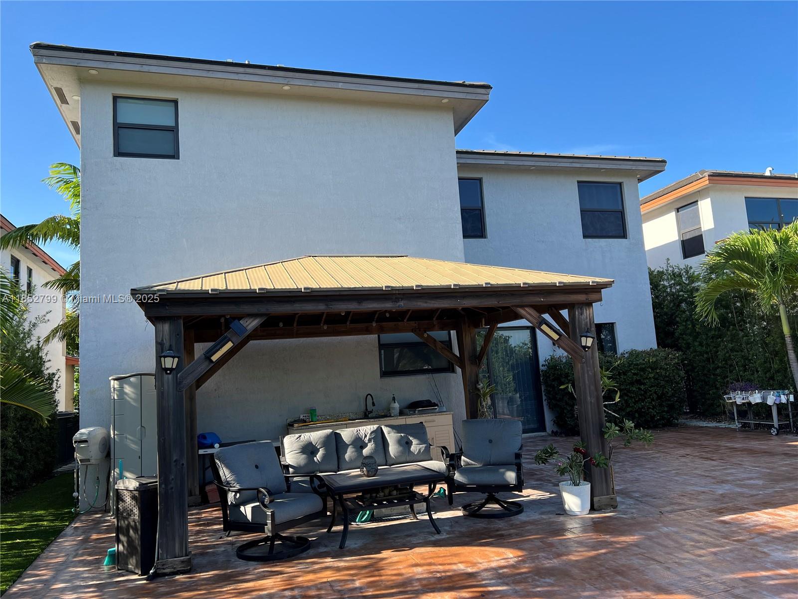 8910 NW 160th Ter Miami Lakes, FL 33018