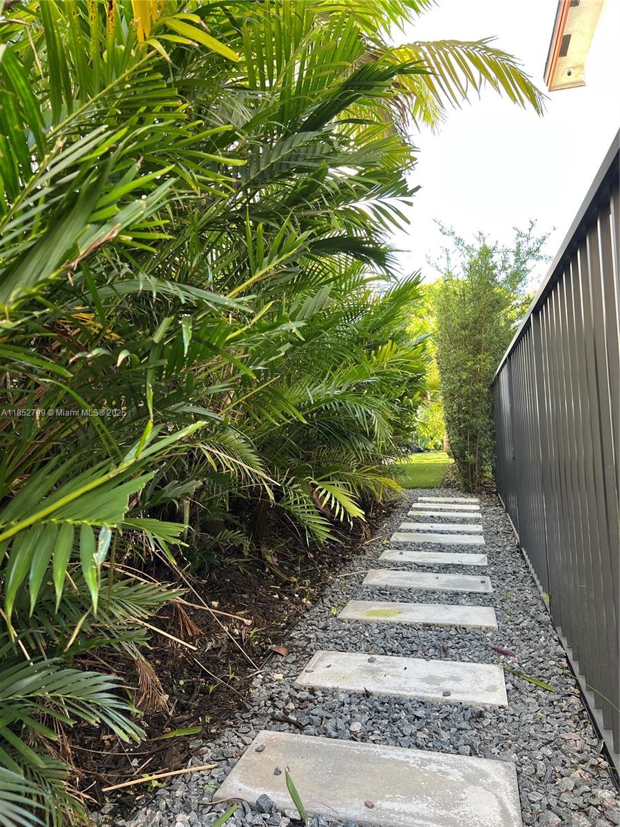 8910 NW 160th Ter Miami Lakes, FL 33018