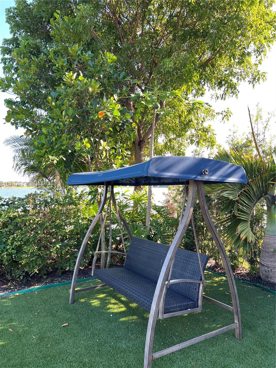 8910 NW 160th Ter Miami Lakes, FL 33018