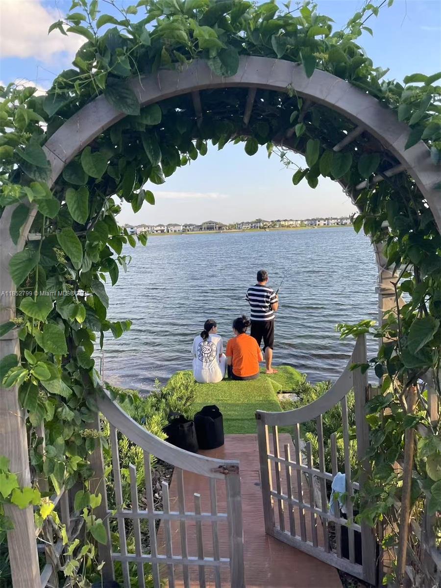 8910 NW 160th Ter Miami Lakes, FL 33018