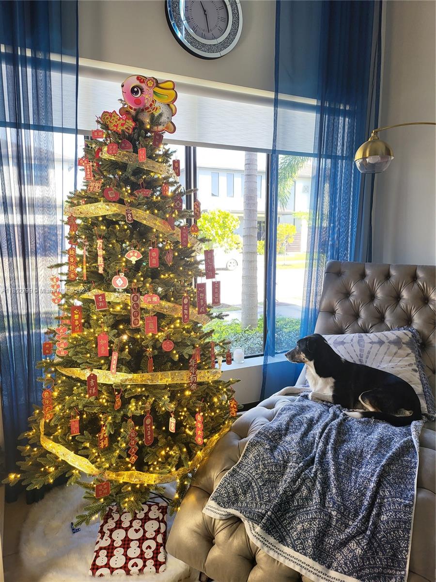 8910 NW 160th Ter Miami Lakes, FL 33018