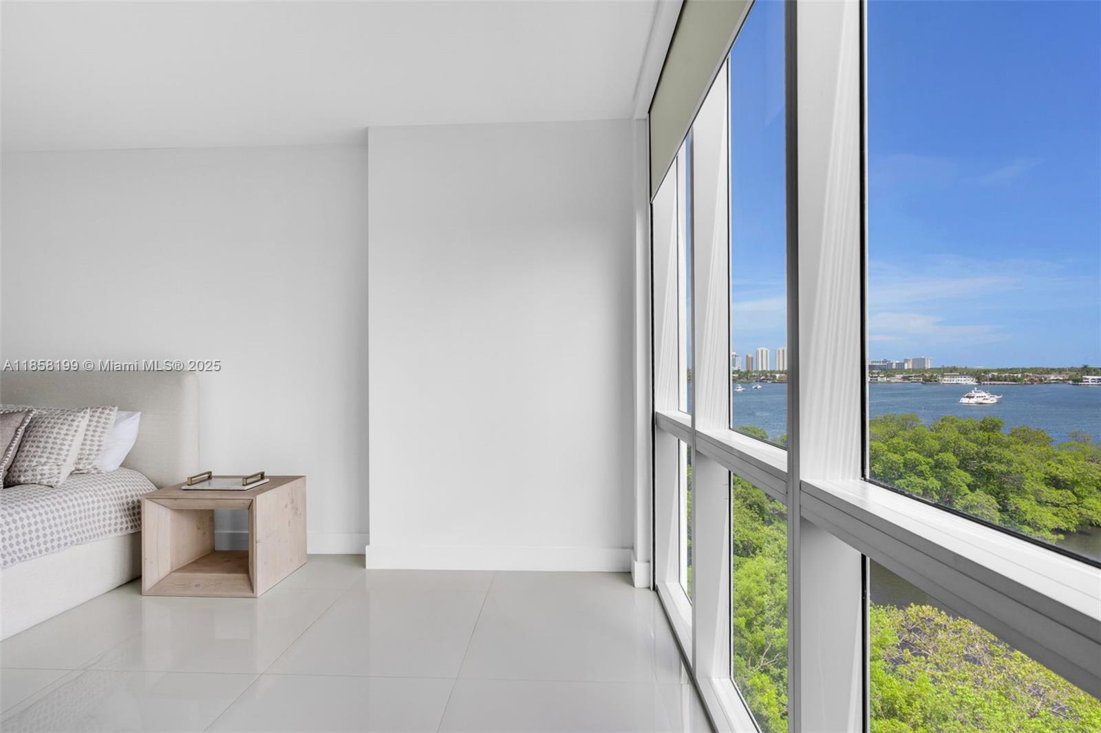 17111 Biscayne Bl #506-S North Miami Beach, FL 33160