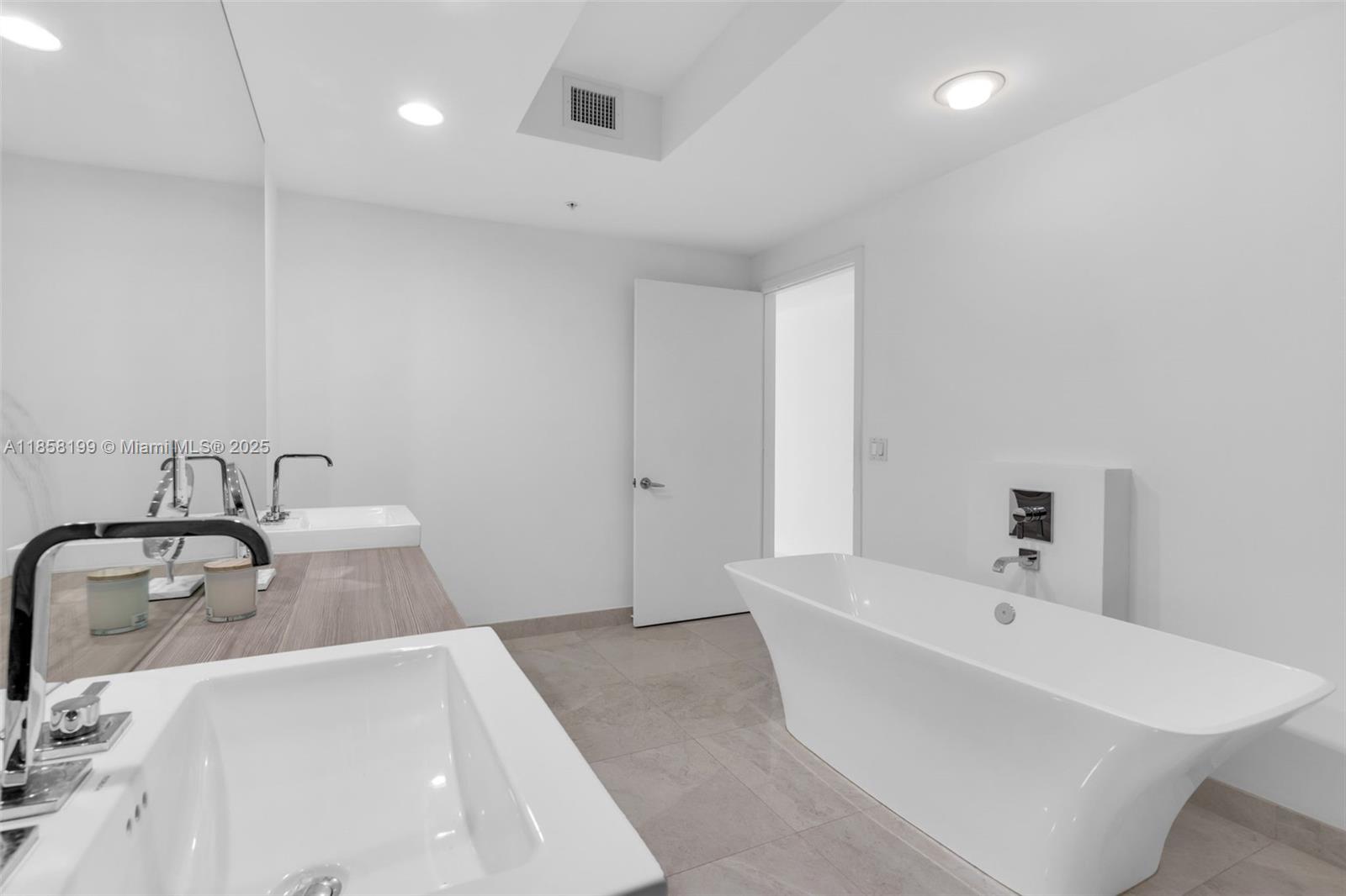 17111 Biscayne Bl #506-S North Miami Beach, FL 33160