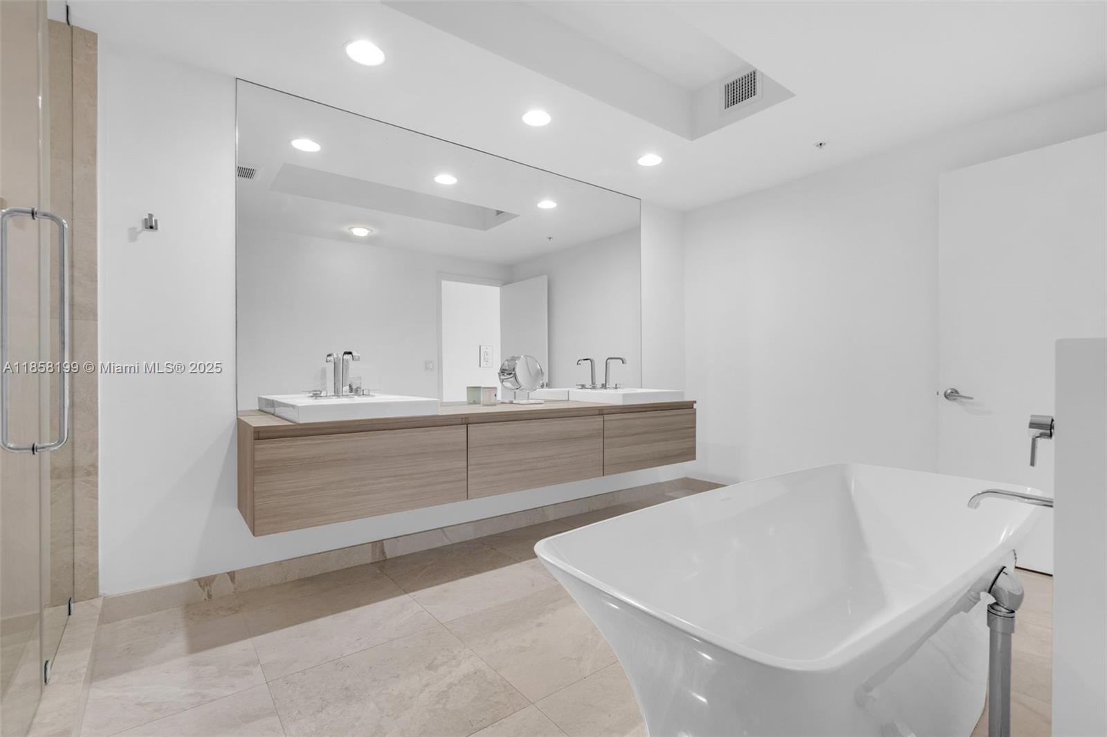 17111 Biscayne Bl #506-S North Miami Beach, FL 33160