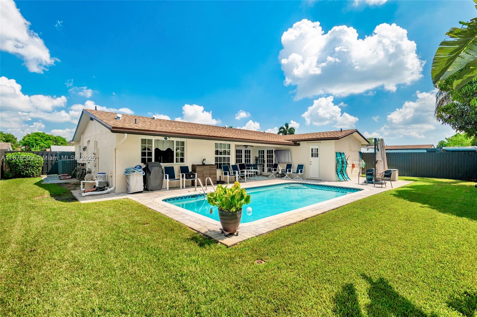 8850 NW 7th St
