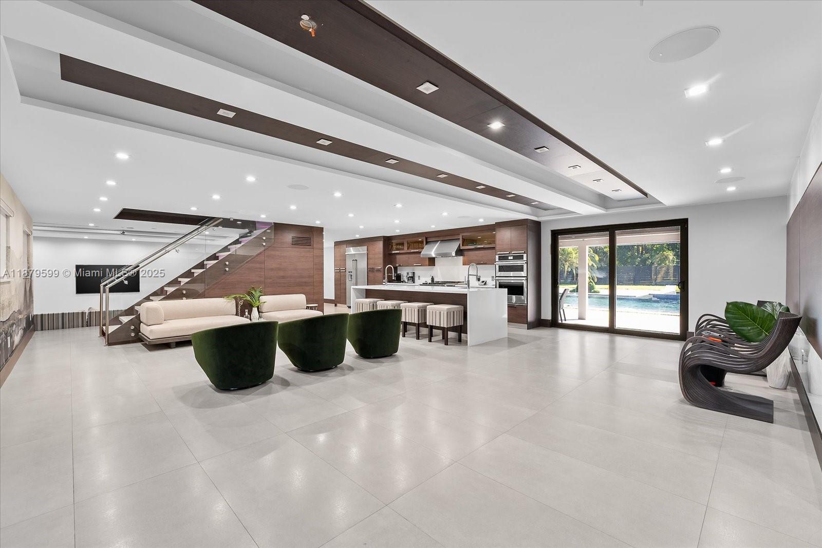 280 NE 156th St Miami, FL 33162