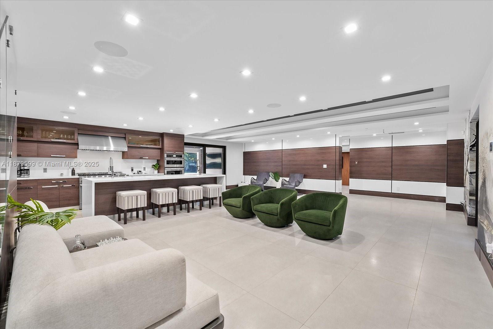 280 NE 156th St Miami, FL 33162