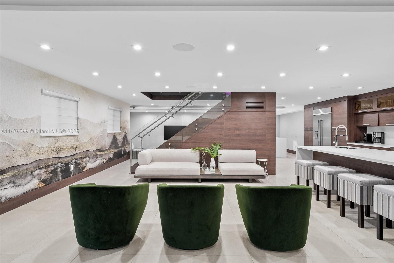 280 NE 156th St Miami, FL 33162