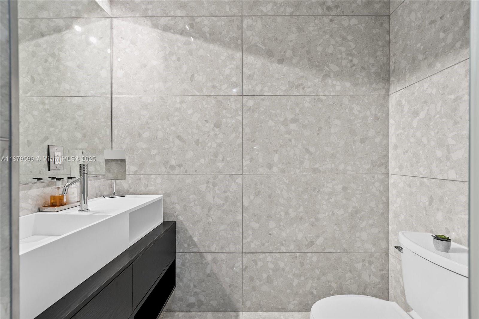 280 NE 156th St Miami, FL 33162