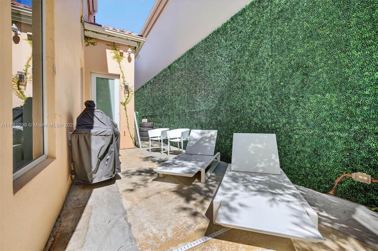 3710 NE 208th Ter Aventura, FL 33180