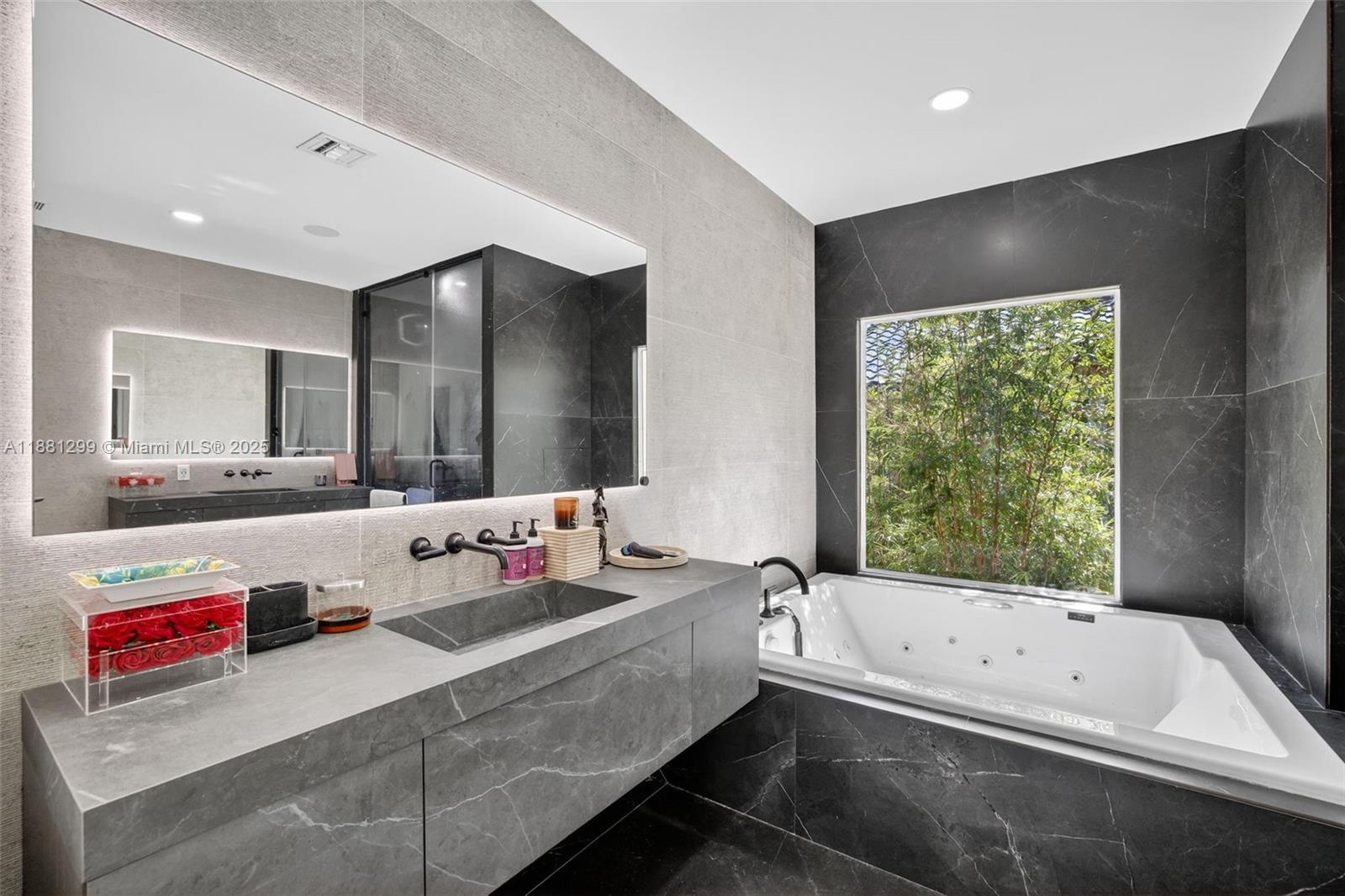 3710 NE 208th Ter Aventura, FL 33180