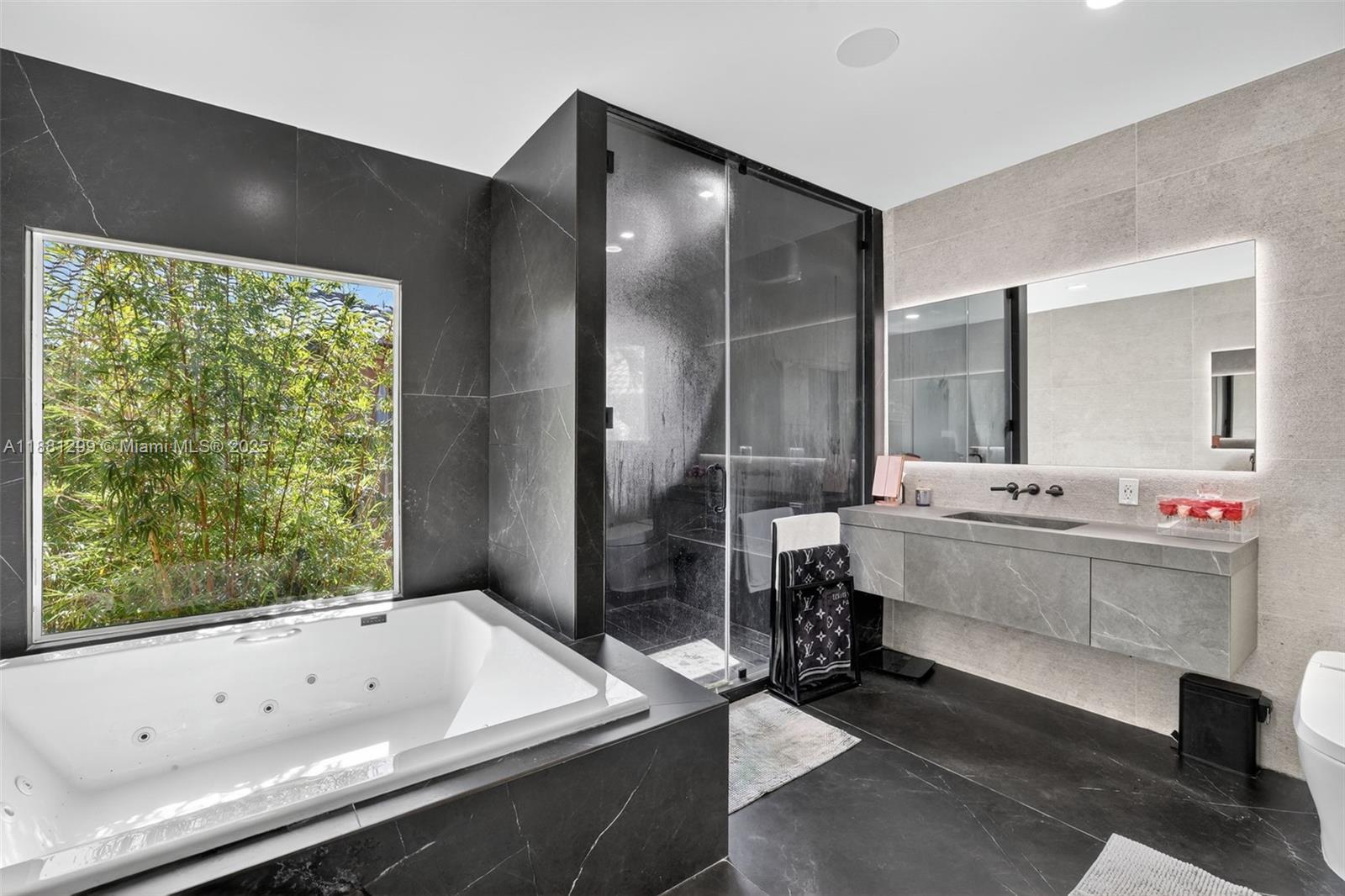 3710 NE 208th Ter Aventura, FL 33180