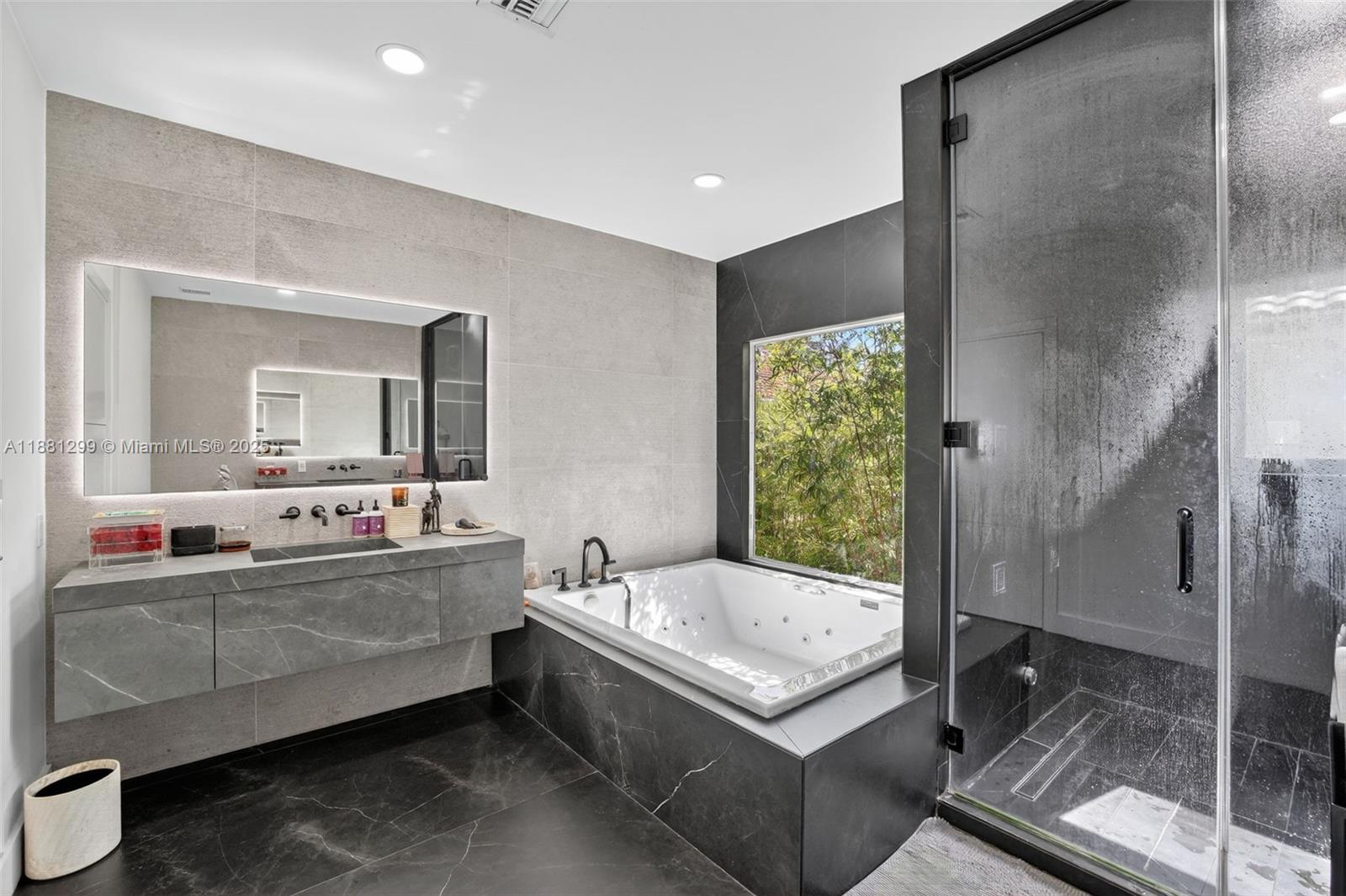 3710 NE 208th Ter Aventura, FL 33180