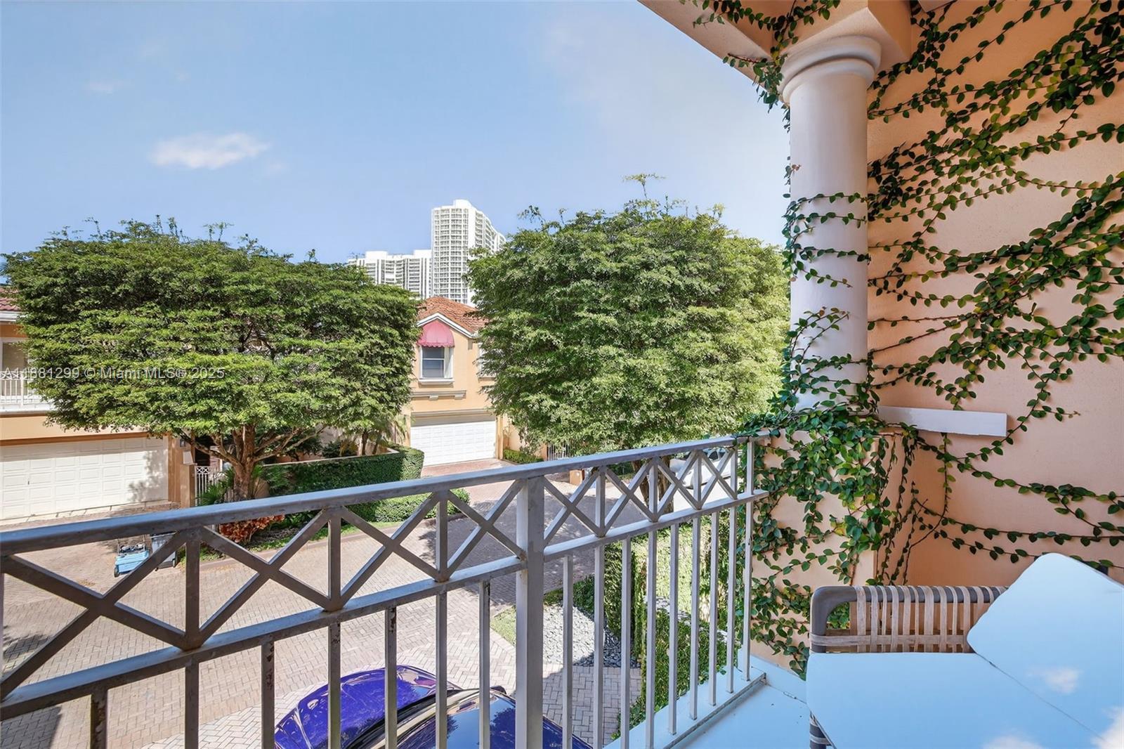 3710 NE 208th Ter Aventura, FL 33180