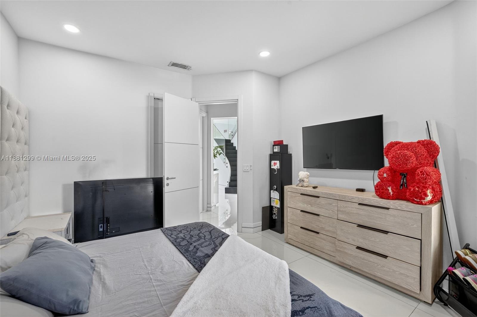 3710 NE 208th Ter Aventura, FL 33180