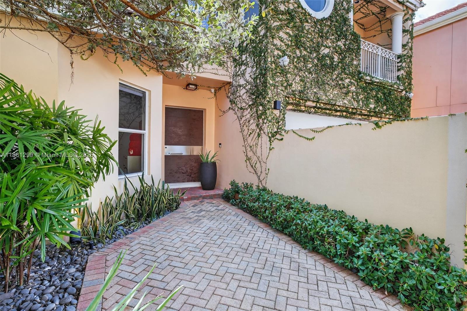 3710 NE 208th Ter Aventura, FL 33180