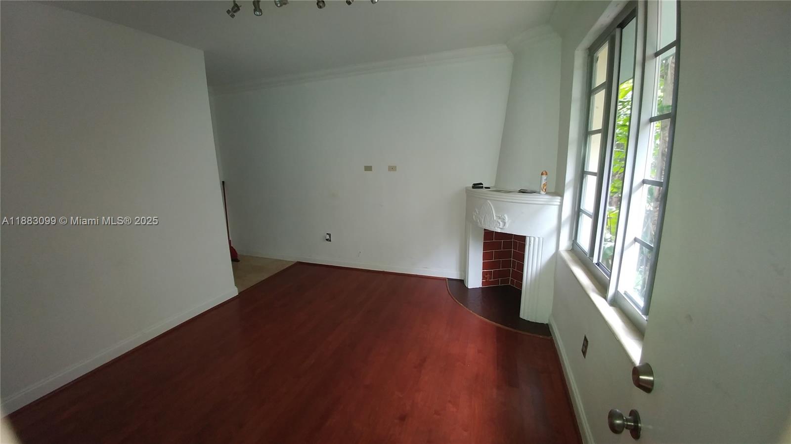 1341 Meridian Ave #102