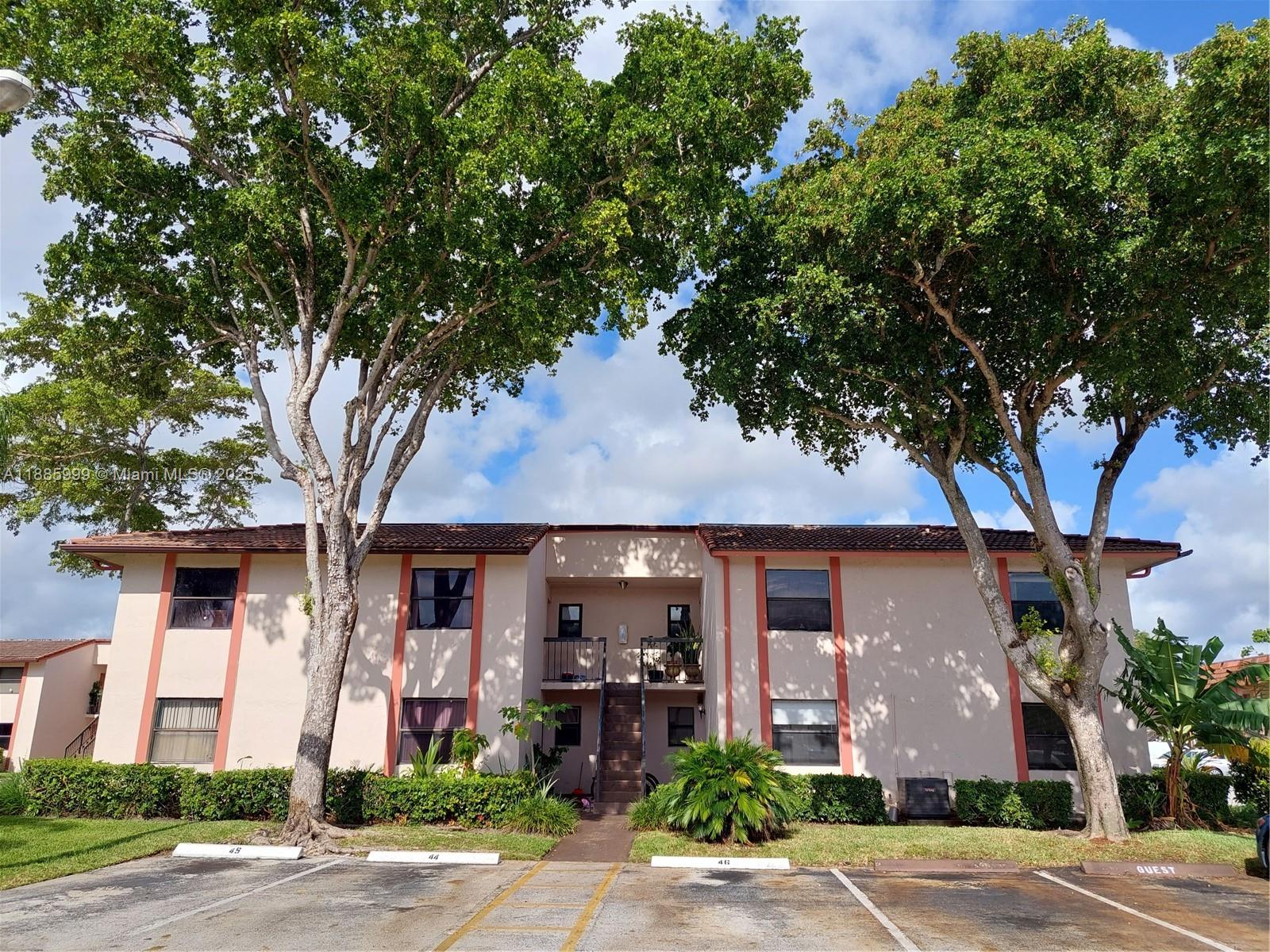 860 NE 209th Ter #101-33