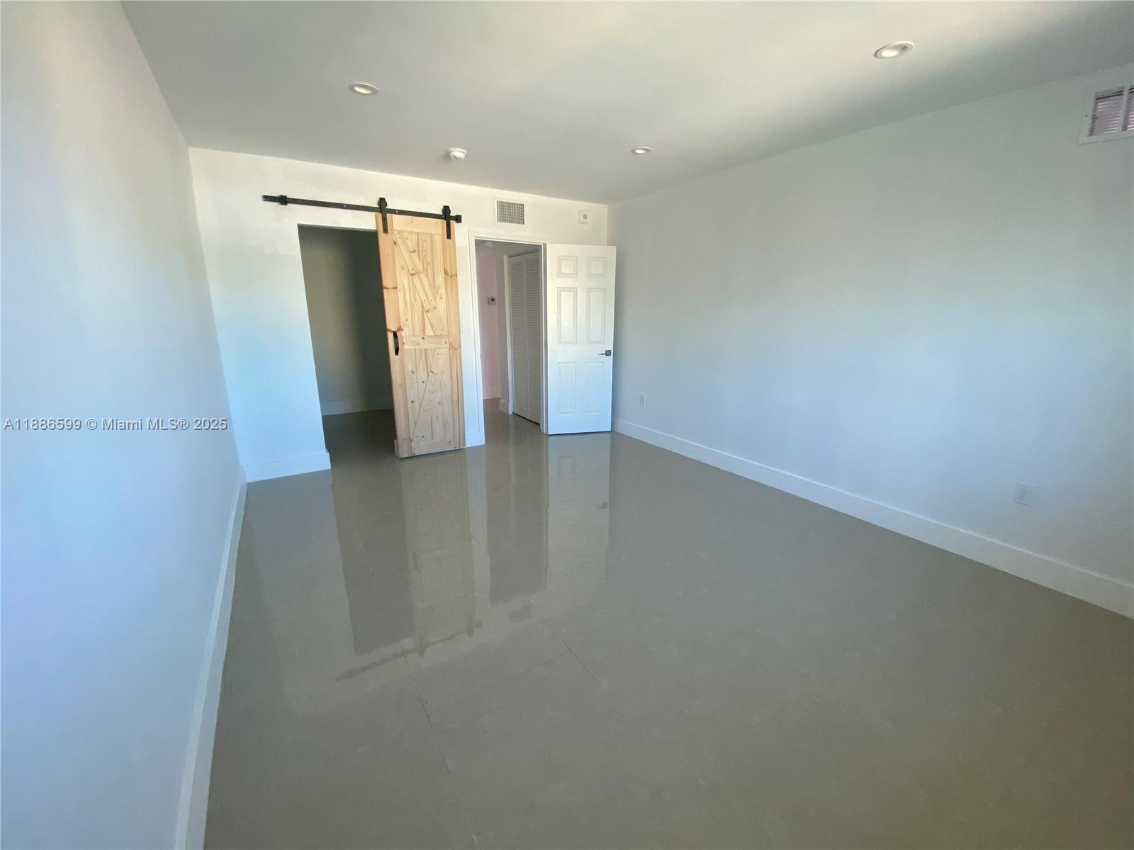 3700 NW 21st St #412 Lauderdale Lakes, FL 33311