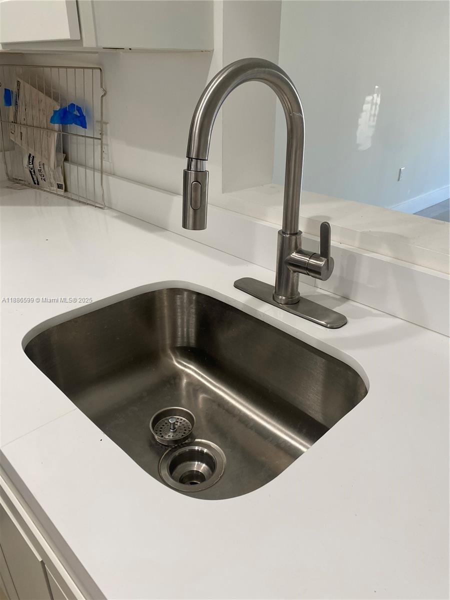 3700 NW 21st St #412 Lauderdale Lakes, FL 33311