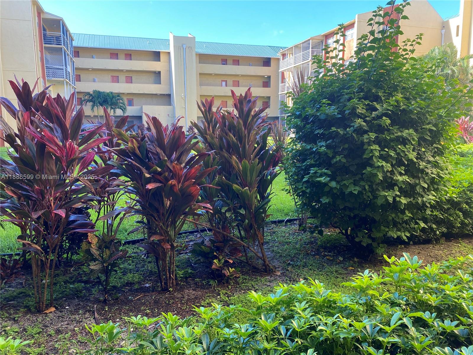 3700 NW 21st St #412 Lauderdale Lakes, FL 33311