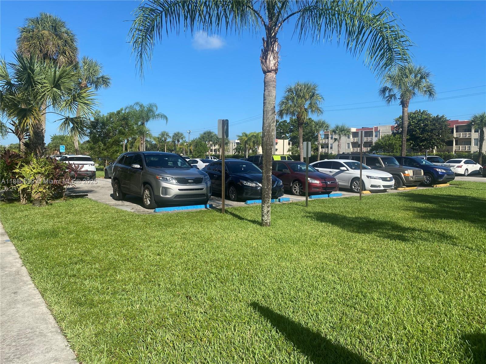 3700 NW 21st St #412 Lauderdale Lakes, FL 33311