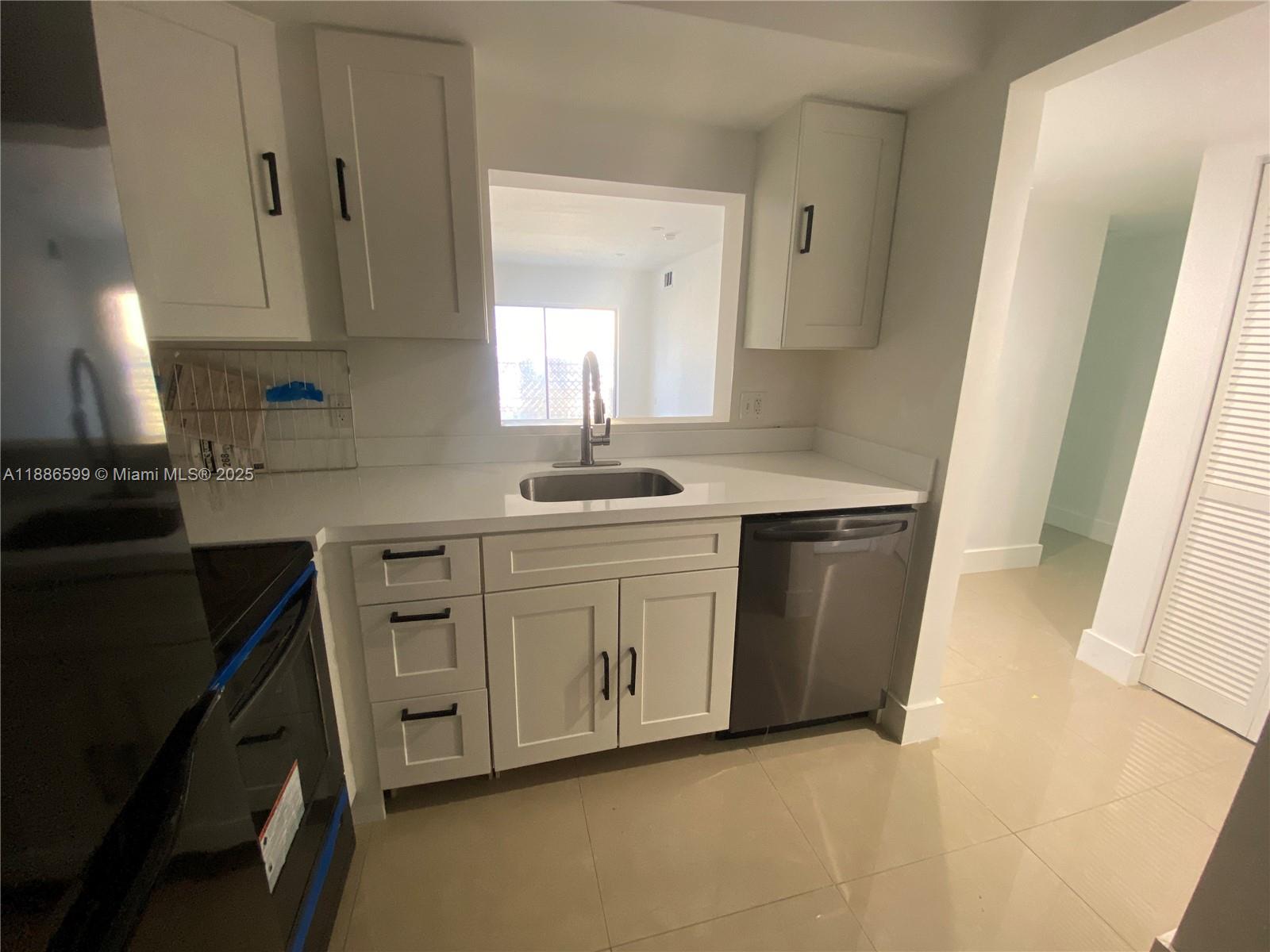 3700 NW 21st St #412 Lauderdale Lakes, FL 33311