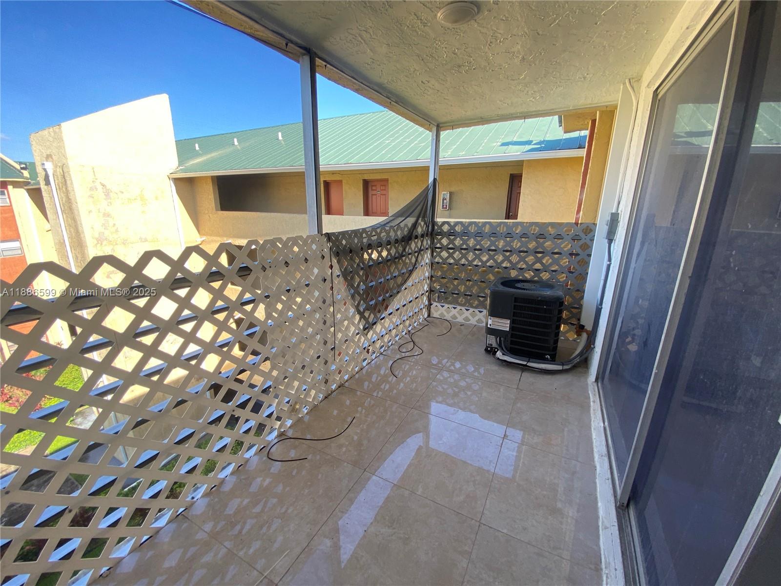 3700 NW 21st St #412 Lauderdale Lakes, FL 33311