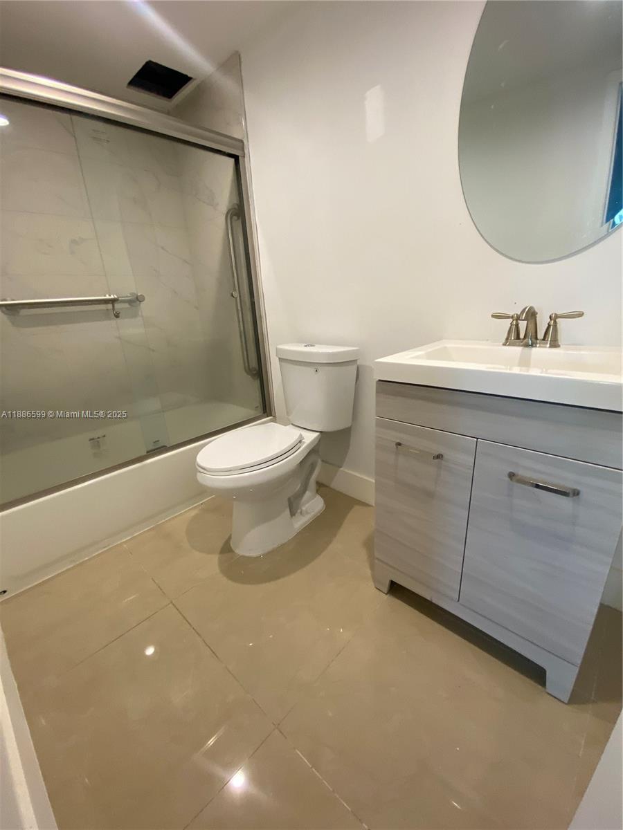 3700 NW 21st St #412 Lauderdale Lakes, FL 33311