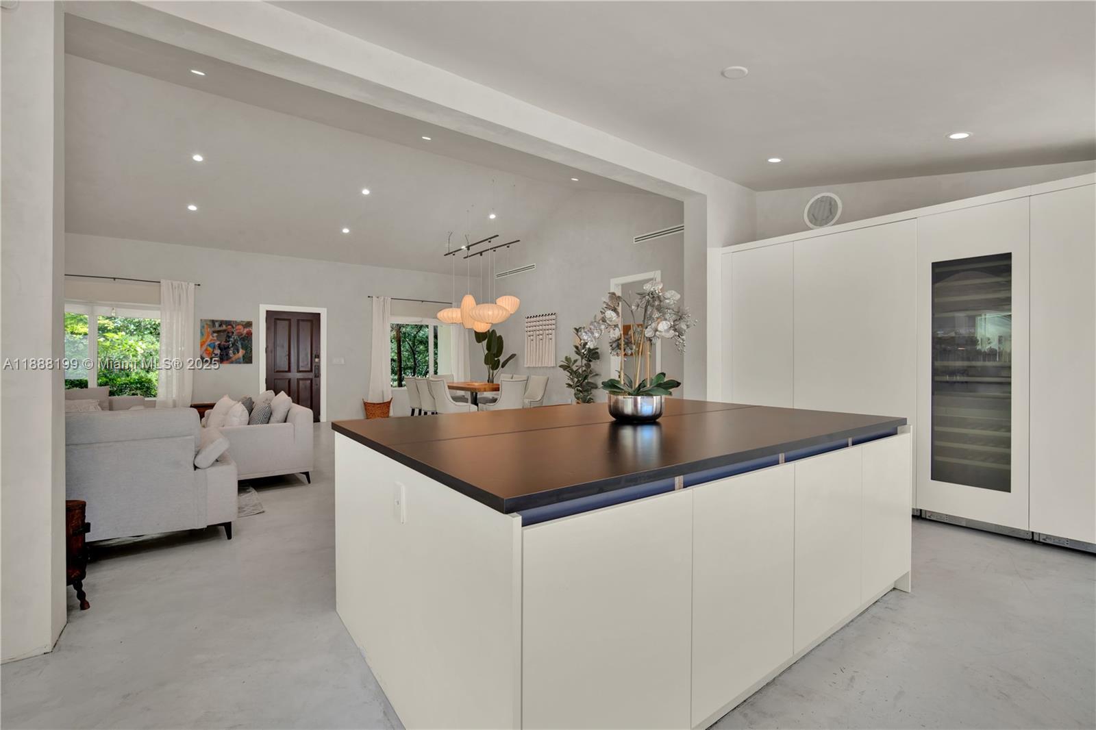 520 Bay Pt Rd Miami, FL 33137