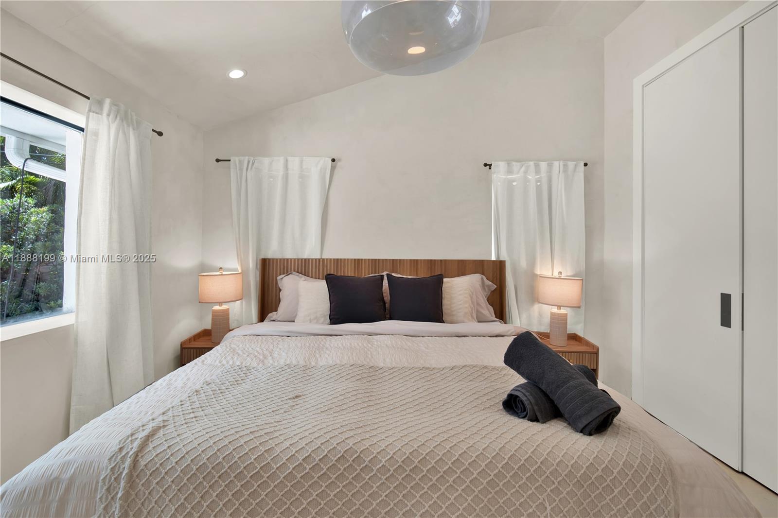 520 Bay Pt Rd Miami, FL 33137