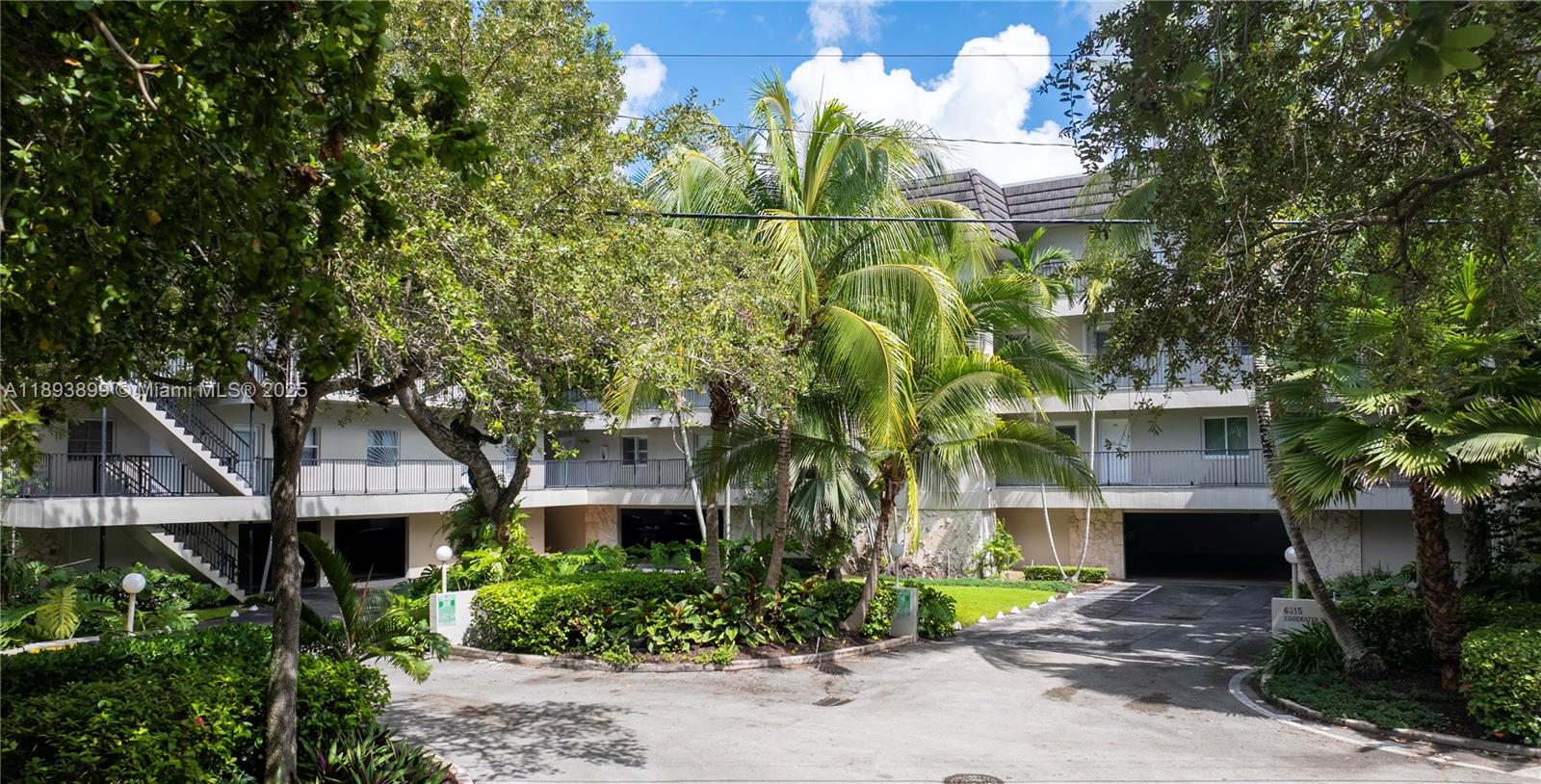 6815 Edgewater Dr #309