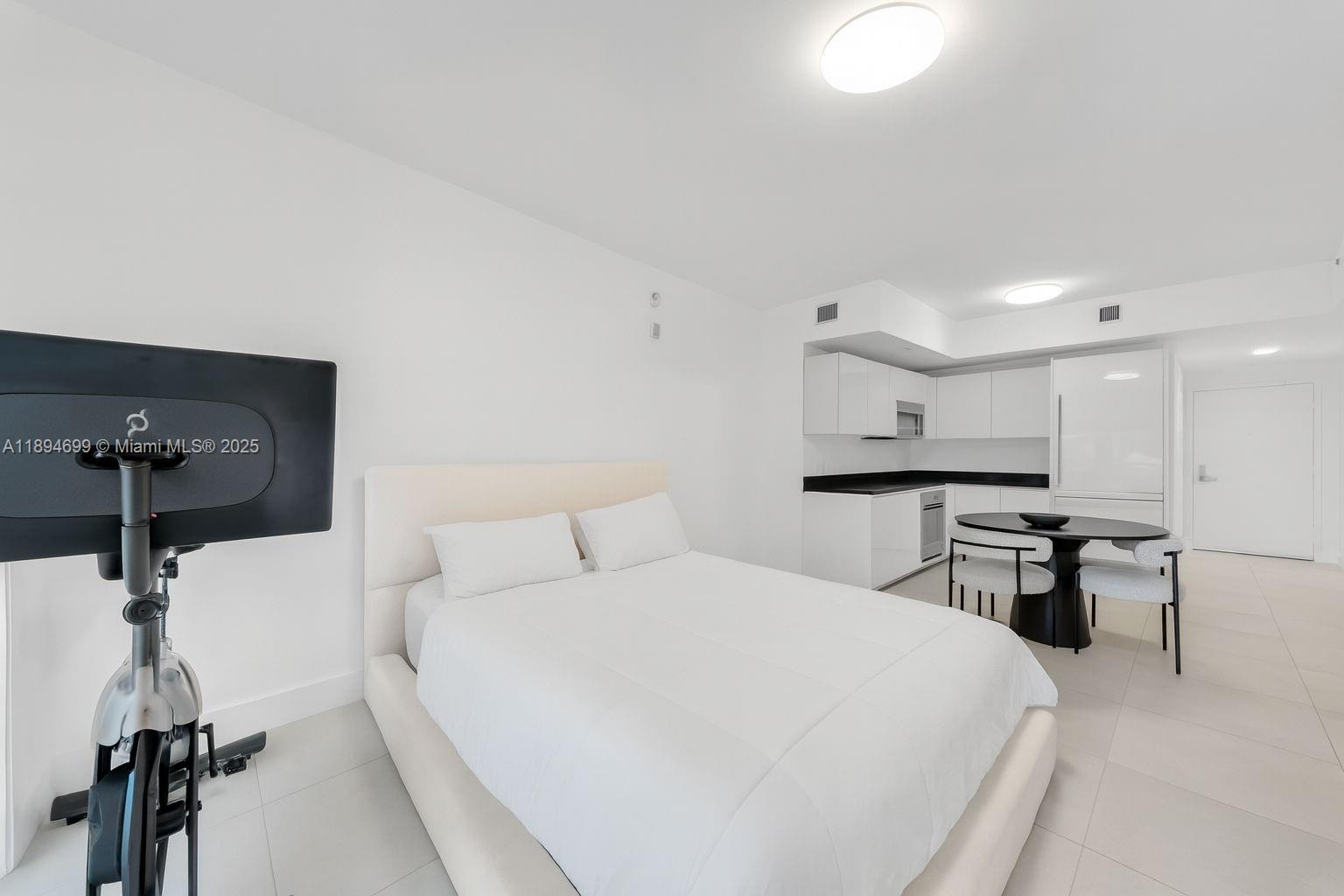 1010 Brickell Ave #3210 Miami, FL 33131