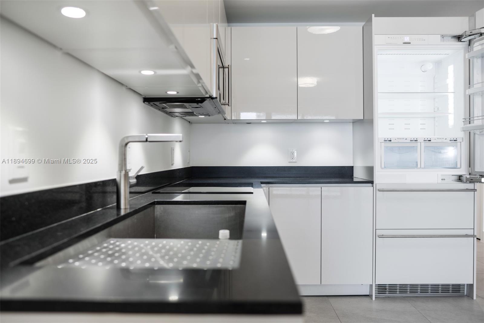 1010 Brickell Ave #3210 Miami, FL 33131