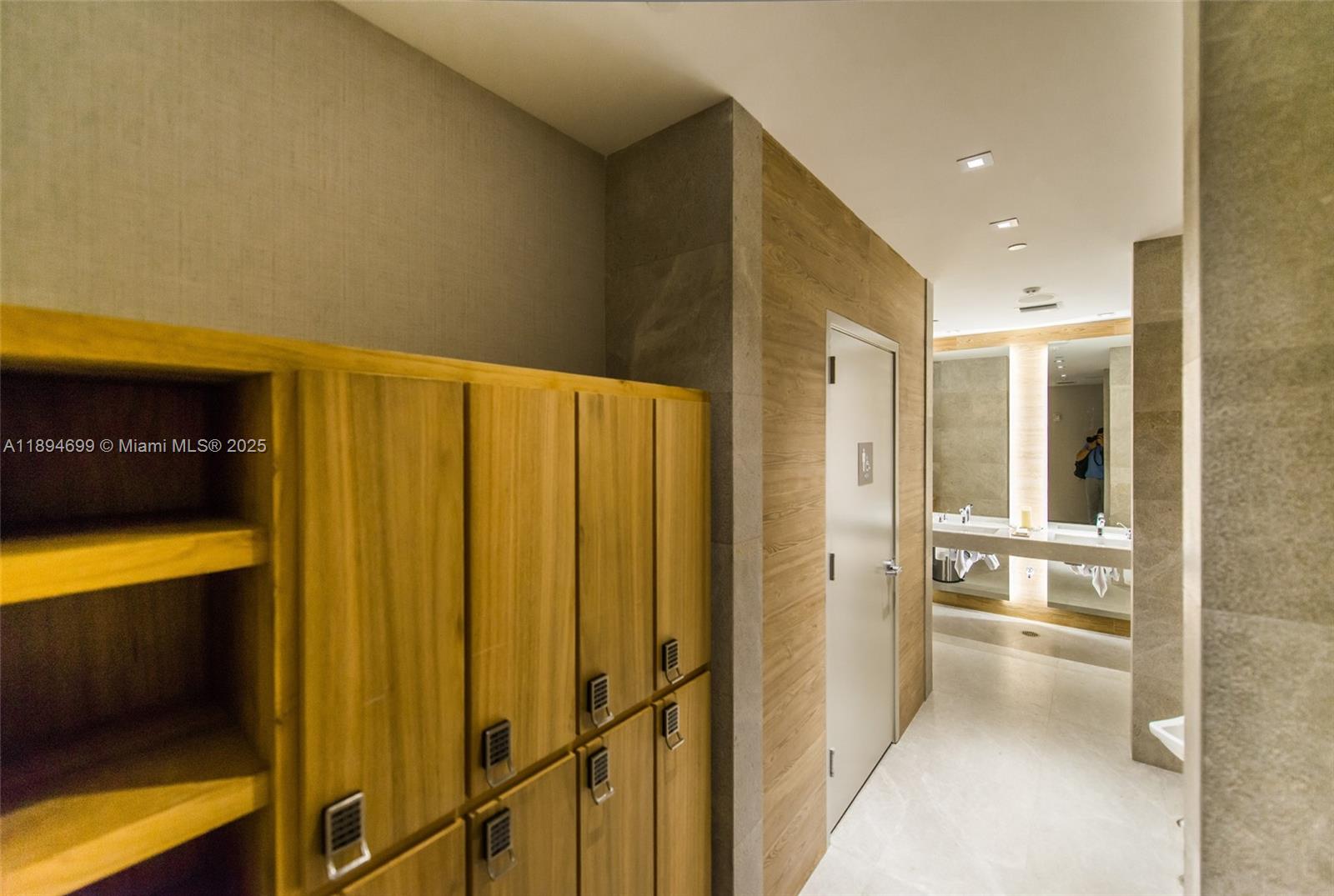 1010 Brickell Ave #3210 Miami, FL 33131