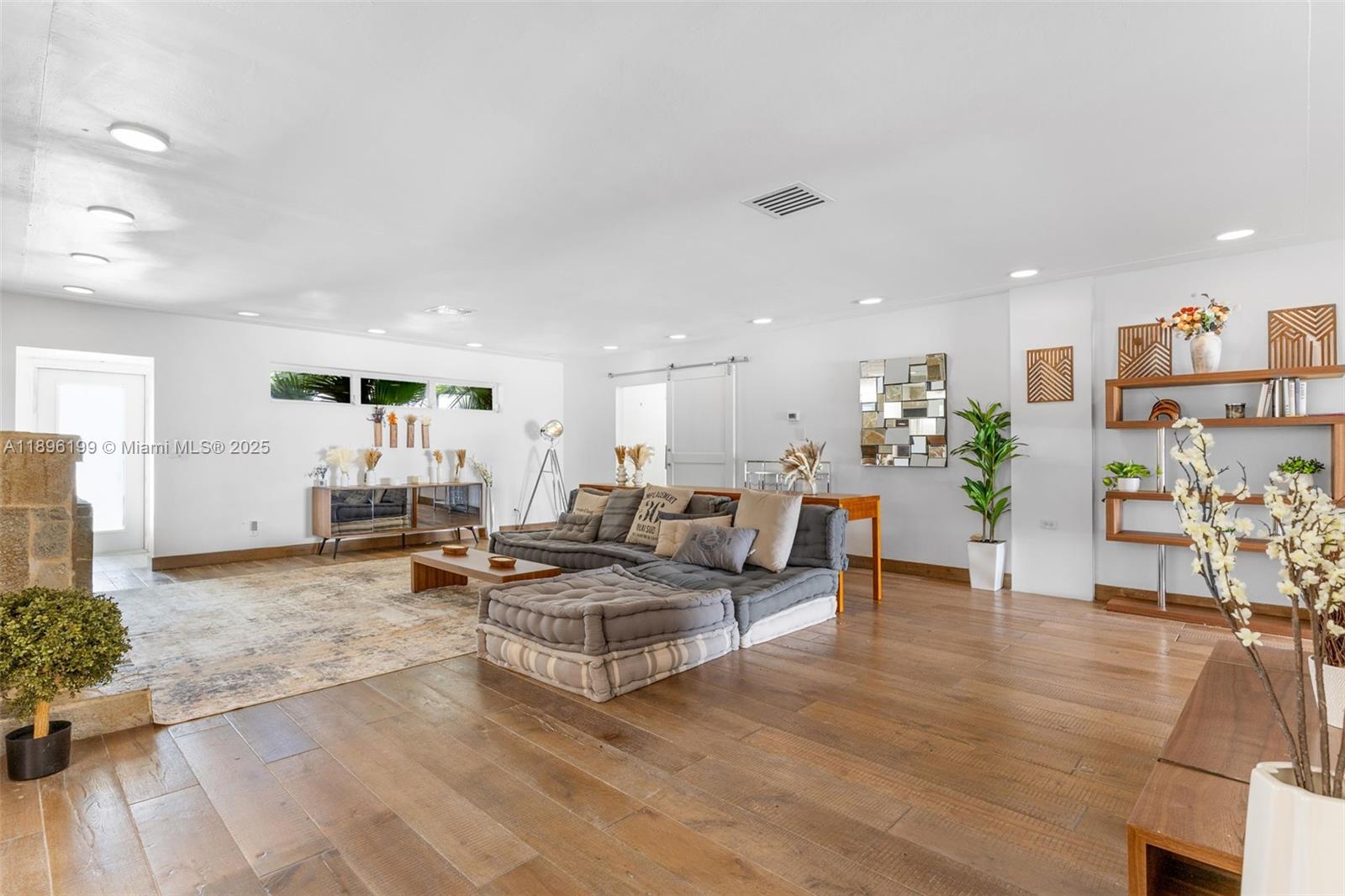 8220 Hawthorne Ave Miami Beach, FL 33141