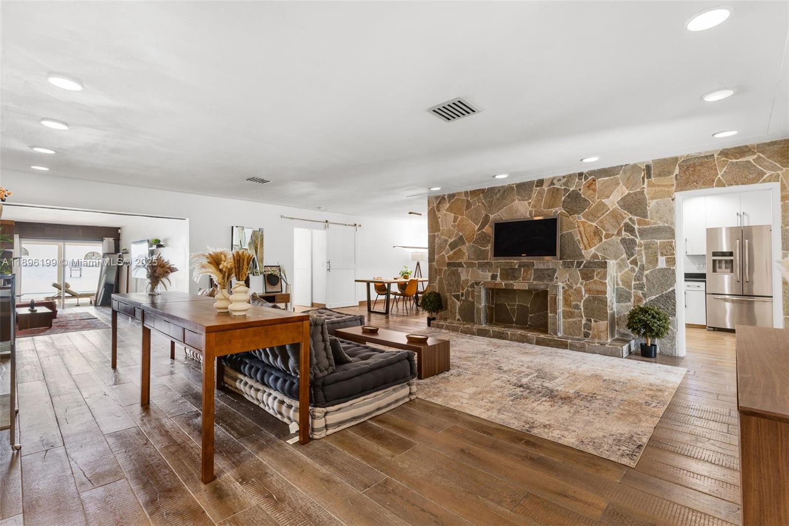 8220 Hawthorne Ave Miami Beach, FL 33141