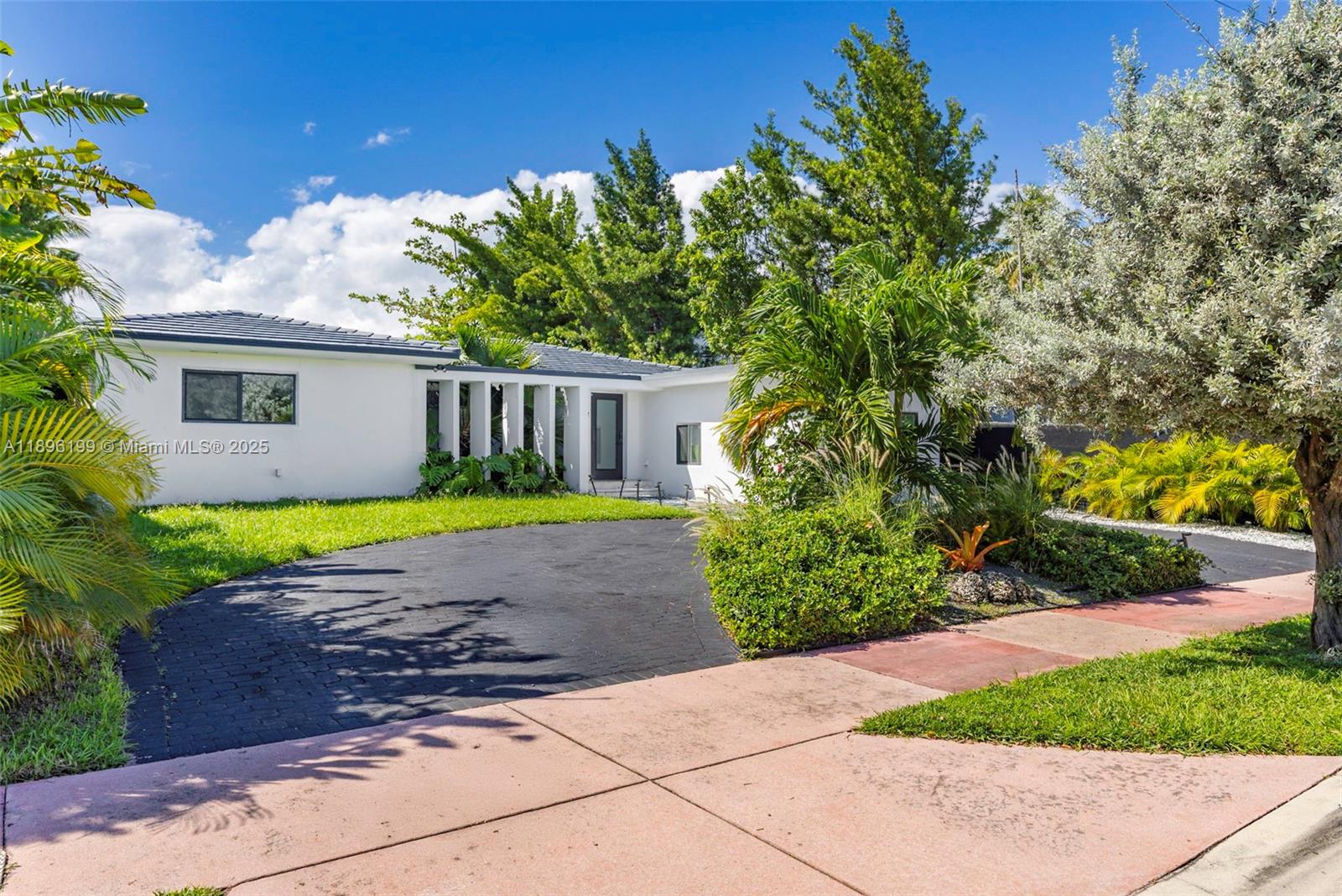 8220 Hawthorne Ave Miami Beach, FL 33141