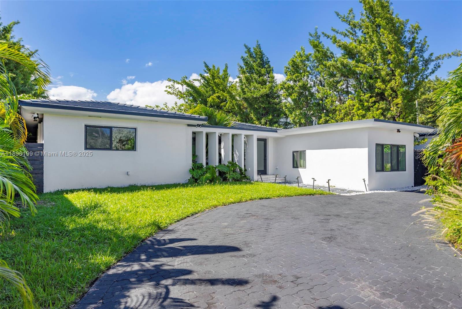 8220 Hawthorne Ave Miami Beach, FL 33141