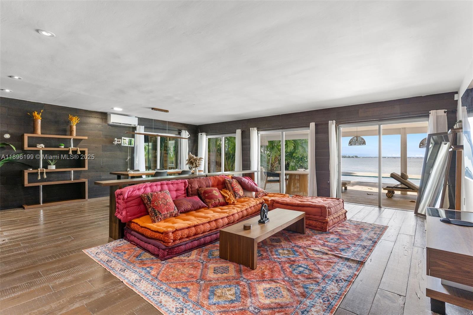 8220 Hawthorne Ave Miami Beach, FL 33141