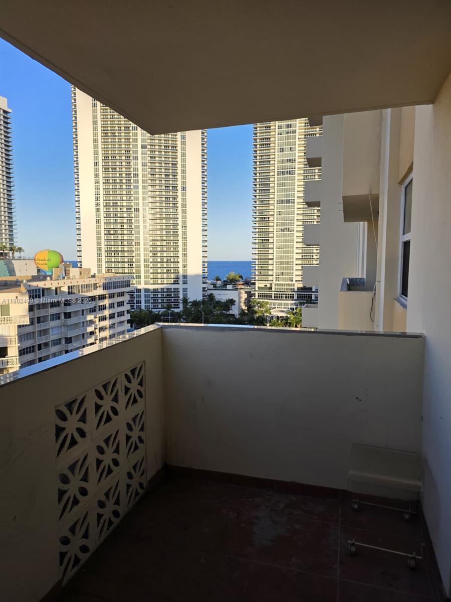 1833 S Ocean Dr #1505